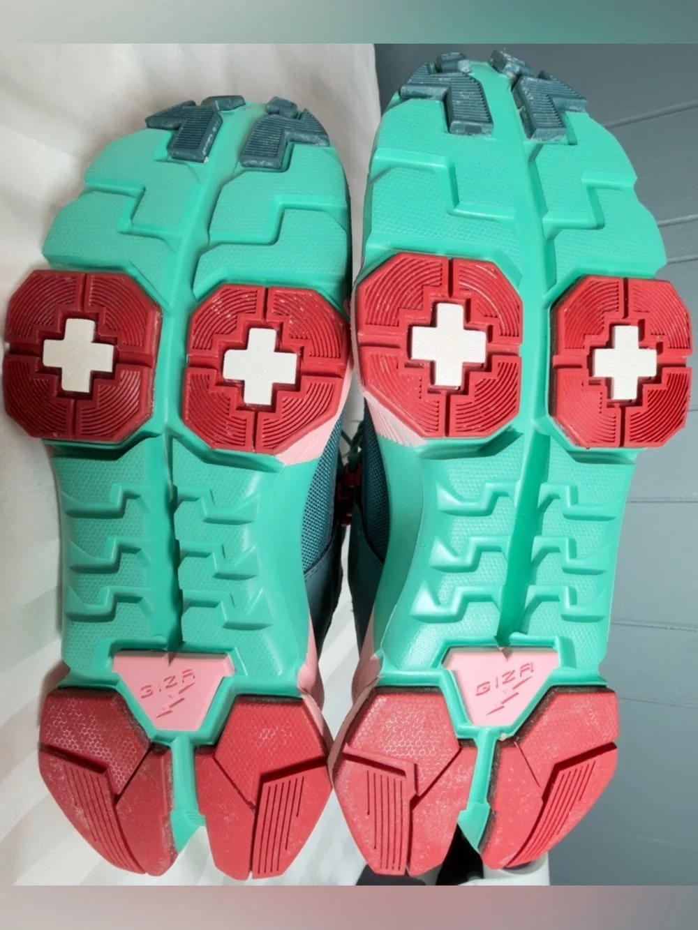 Men's Teal & Pink Lightweight Sneakers